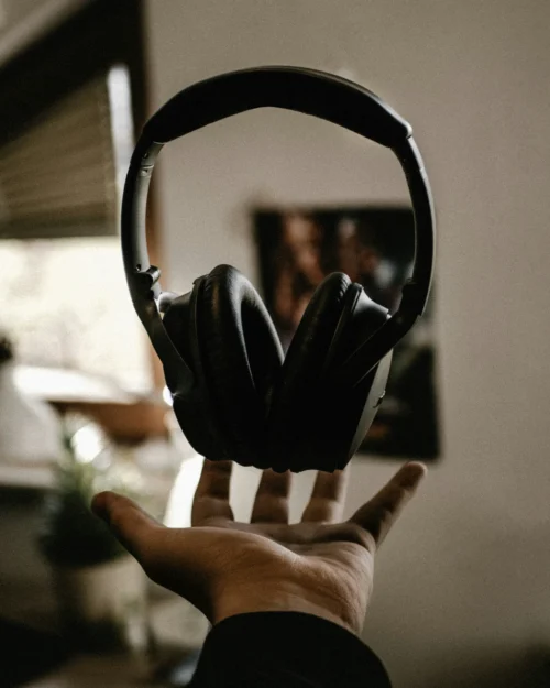 casque-audio-reduction-bruit-noir Casque Audio à Réduction de Bruit Noir